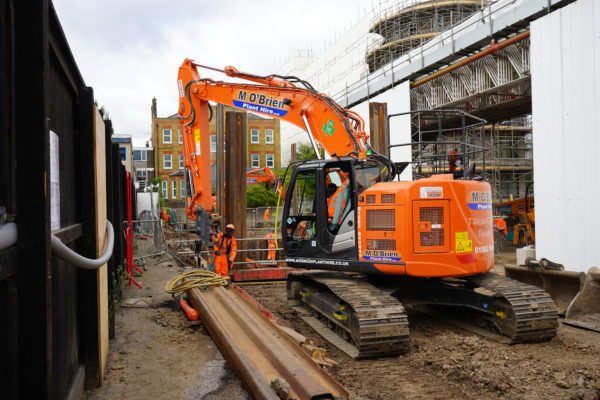 Hitachi ZX225 (25 Tonne Zero swing)