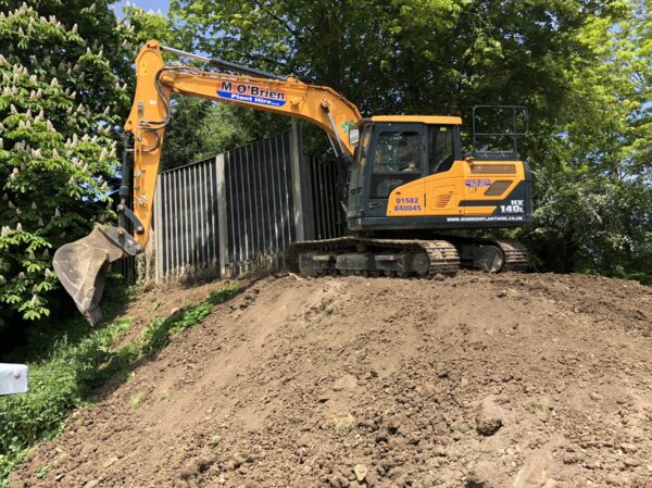 Hyundai HX140 (14 tonne excavator)
