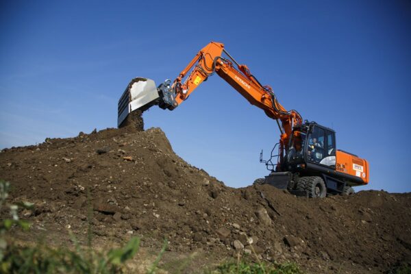 Hitachi ZX220W (22 Tonne Wheeled Excavator)
